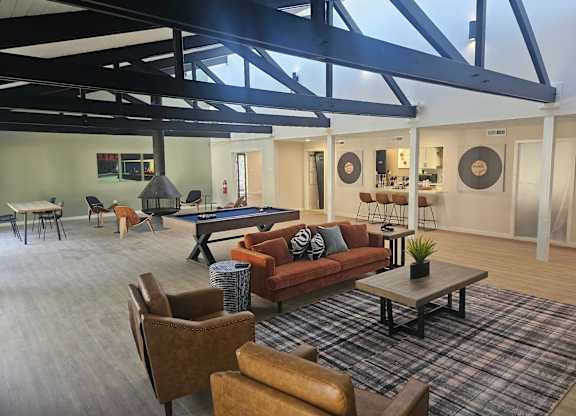 Clubroom with lounge area at The Retreat at Walnut Creek, Columbus , 43232