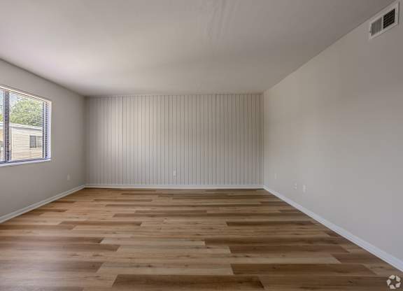 A room with wooden flooring and a window with blinds. at Commons At Waters Edge, Columbus Ohio