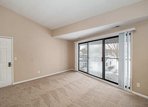 apartment in Huron with patio