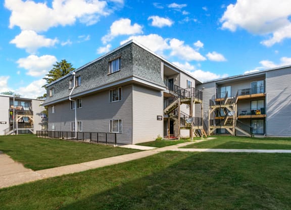Exterior Landscape at Commons At Waters Edge, Ohio, 43232