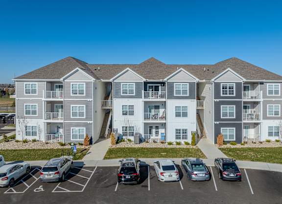 Building Exterior View at The Residences at Akita Lane, Canal Winchester, OH 43110