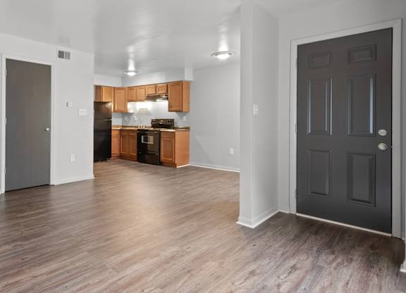 Apartment with wood floors at Commons At Waters Edge, Columbus, OH 43232