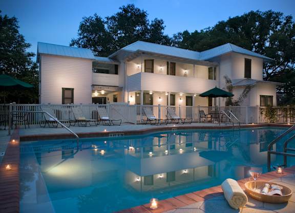 Swimming Pool at Grande Oaks Apartments in Tampa FL