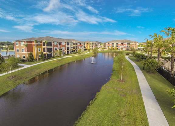 Lakeside Walking Path at The Sedona Luxury Apartments in Tampa, FL
