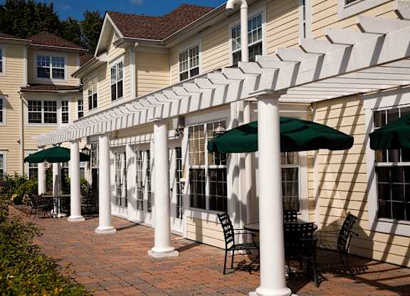 Courtyard Seating at The Kentshire Senior Apartments in Midland NJ