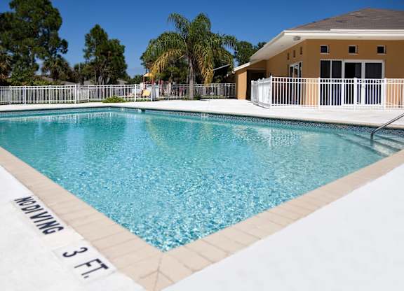 Swimming Pool at Mira Verde Affordable Apartments in LaBelle FL