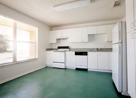 Kitchen at Mira Verde Affordable Apartments in LaBelle FL