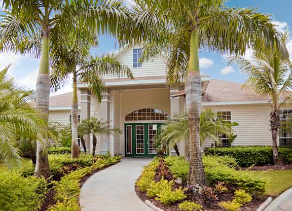 College Park Apartments in Naples FL
