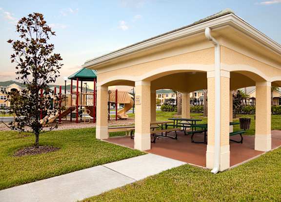 Picnic Areas at Laurel Oaks Affordable Apartments in Leesburg FL