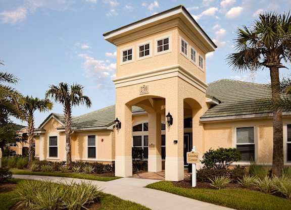 Laurel Oaks Affordable Apartments in Leesburg FL