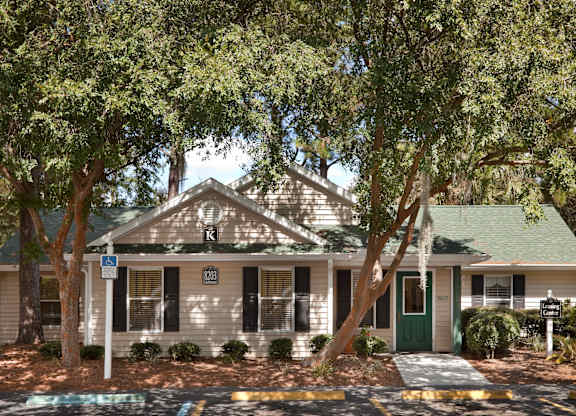 Leasing Office at Santa Fe Oaks Apartments Gainsville, FL