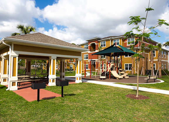 Picnic and BBQ area at Colonial Lakes Apartments in Lake Worth, FL