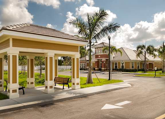 Outdoor Seating at Colonial Lakes Apartments in Lake Worth, FL