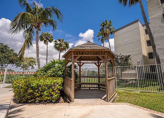 Gazebo at Riverview House Senior Apartments in Lake Worth FL