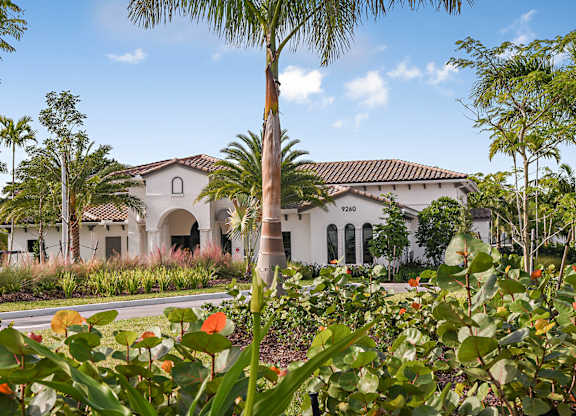 Courtyard View at Boca Vue Luxury Apartments in Boca Raton FL