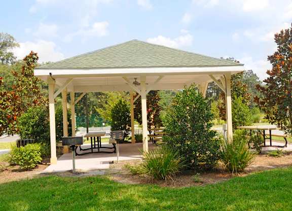Picnic Area at Brook Haven Apartments in Brooksville, FL