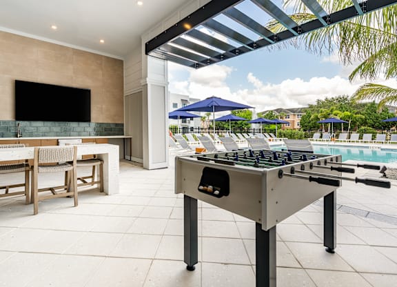 Poolside Lounge at Marquee Square Apartments in Tampa, FL