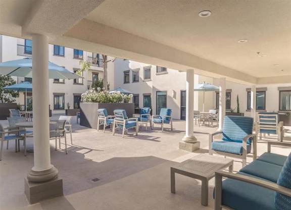 Courtyard at Carson Terrace Apartments in Carson, CA