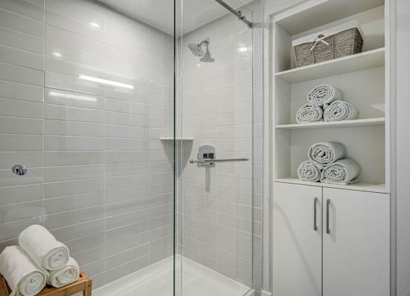 Elegant Bathrooms with Designer Finishes at Everly Luxury Apartments in Naples FL