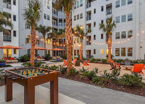 Garden Courtyard at Aurora Luxury Apartments in Downtown Tampa, FL
