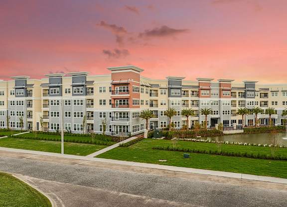 Exterior View at Grady Square, Tampa, FL