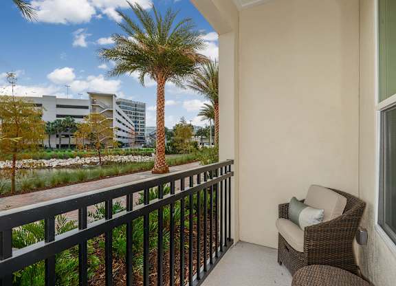 Balconies at Grady Square Luxury Apartments in Tampa, FL