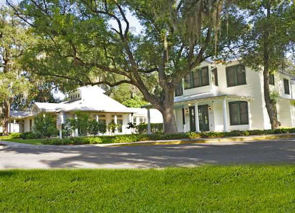 Grande Oaks Apartments in Tampa FL