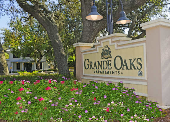 Grande Oaks Apartments in Tampa FL