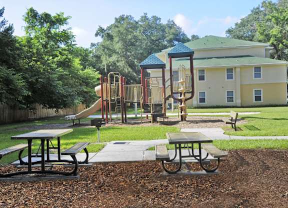 Picnic Area and Playground at Grande Oaks Apartments in Tampa FL
