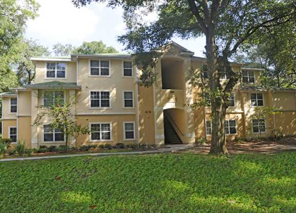 Grande Oaks Apartments in Tampa FL