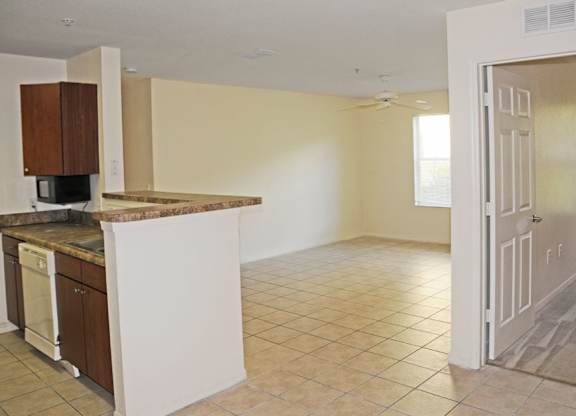Open Layout Homes at Grande Oaks Apartments in Tampa FL