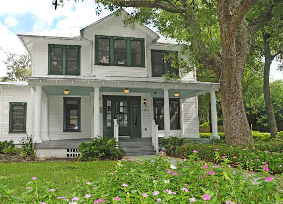 Grande Oaks Apartments in Tampa FL
