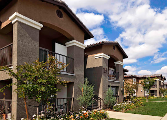 Exterior at Harvard Court Affordable Apartments in Lindsay, CA