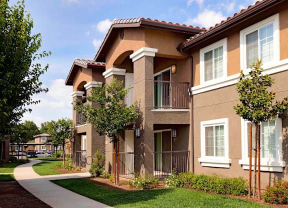 Exterior at Harvard Court Affordable Apartments in Lindsay, CA