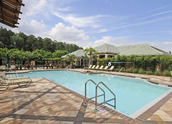 Swimming Pool at Hunt Club Apartments in Tampa FL
