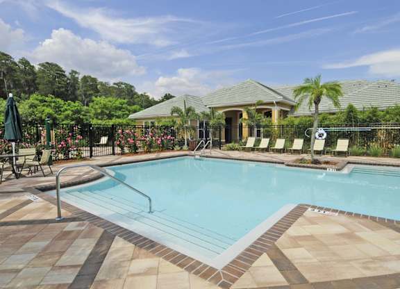 Swimming Pool at Hunt Club Apartments in Tampa FL