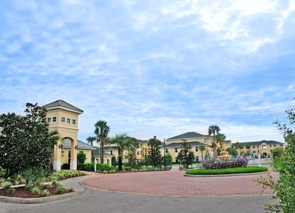 Exterior of Meridian Pointe Afforable Apartments in Tampa FL