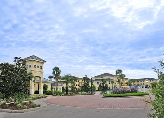 Exterior of Meridian Pointe Afforable Apartments in Tampa FL