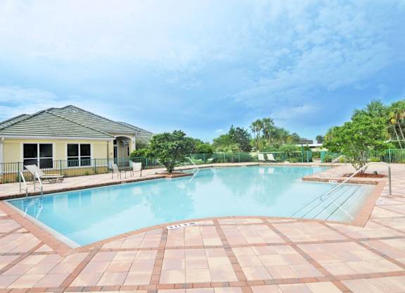 Swimming Pool at Meridian Pointe Afforable Apartments in Tampa FL