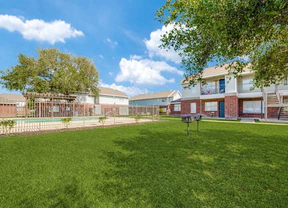 Green spaces with BBQ grills at Mockingbird Lane Plaza Affordable Apartments in Victoria TX