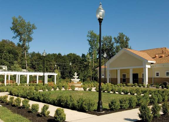 Garden Courtyard at Spring Manor Senior Apartments in Poughkeepsie, NY