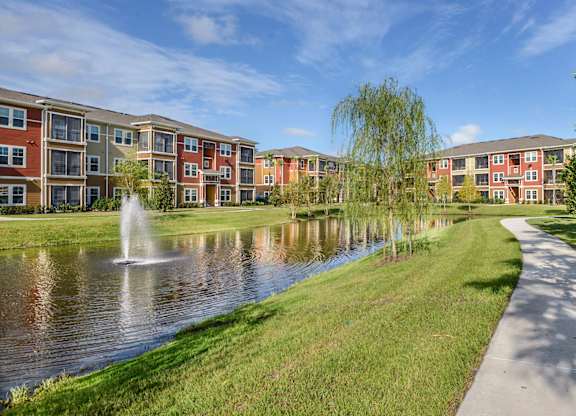 Lakeside Walking Paths at The Sedona Luxury Apartments in Westchase, FL