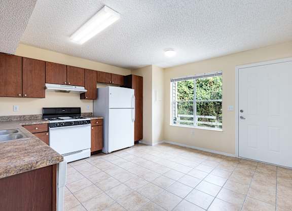 Fully Equipped Kitchens at Santa Fe Oaks Affordable Apartments in Gainesville FL
