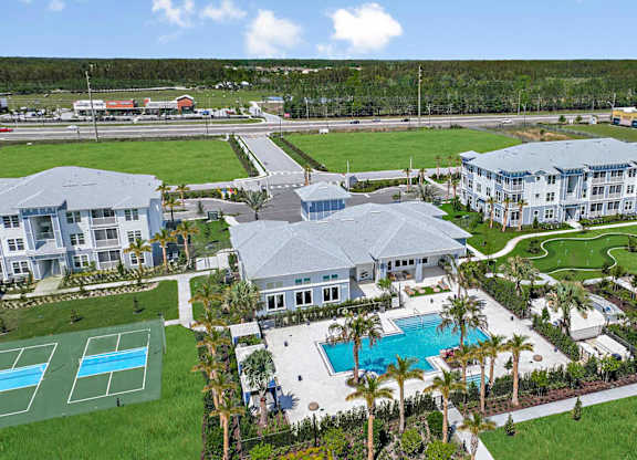 Outdoor Amenities at The Gallery Luxury Apartments in Trinity, FL