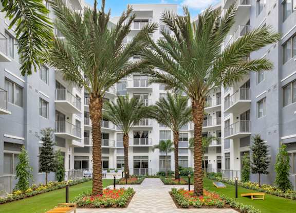 Courtyard at The Marc Luxury Apartments in Palm Beach Gardens FL