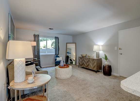 Carpeted Living Room at Oaks at Oxon Hill, Maryland, 20745