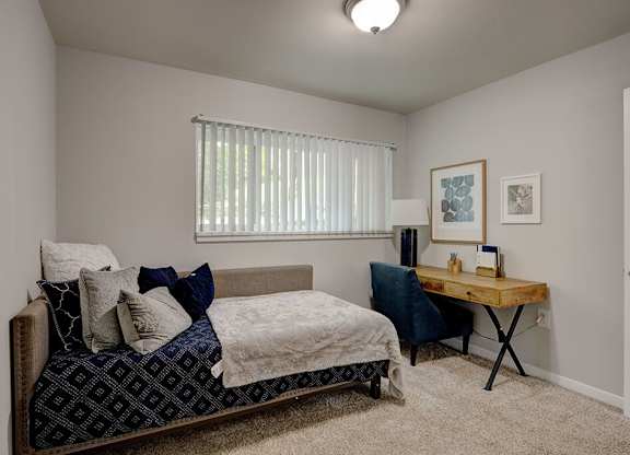 Bedroom With Work Desk at Oaks at Oxon Hill, Oxon Hill, Maryland
