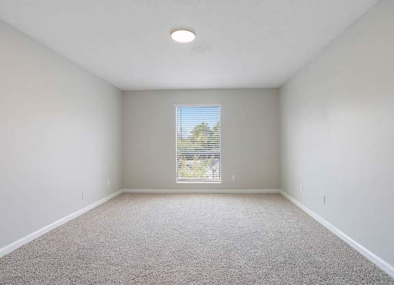A room with a carpeted floor at The Onyx Hoover Apartments, Hoover, Alabama