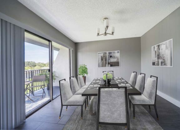 Dining at Piper Village West, Florida