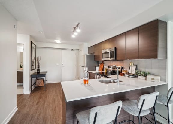 the preserve at ballantyne commons apartment kitchen and dining area